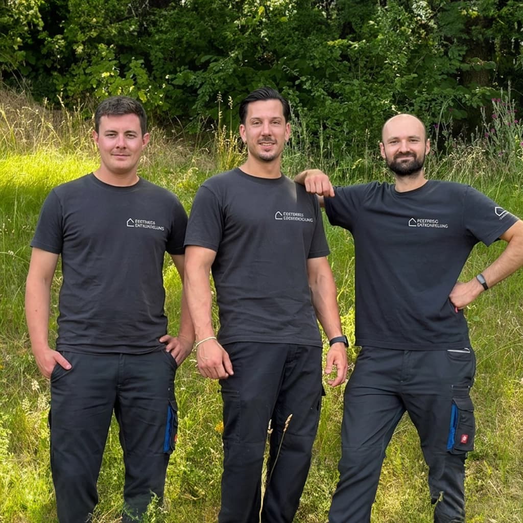 Festpreis-Entrümpelung Team in Dresden vor dem Auftrag
