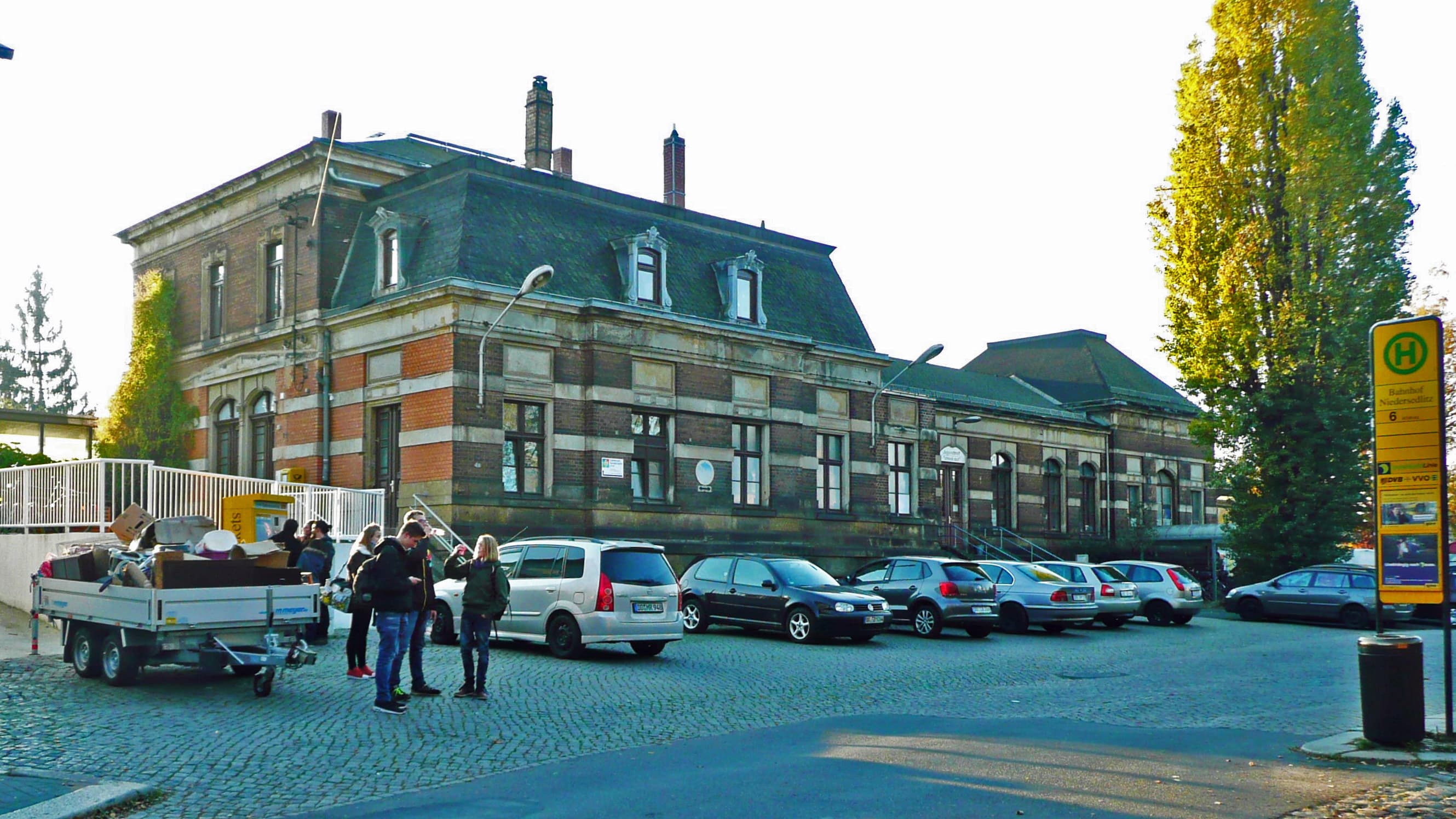 Bahnhof Niedersedlitz in Dresden, Bahnhofsumfeld
