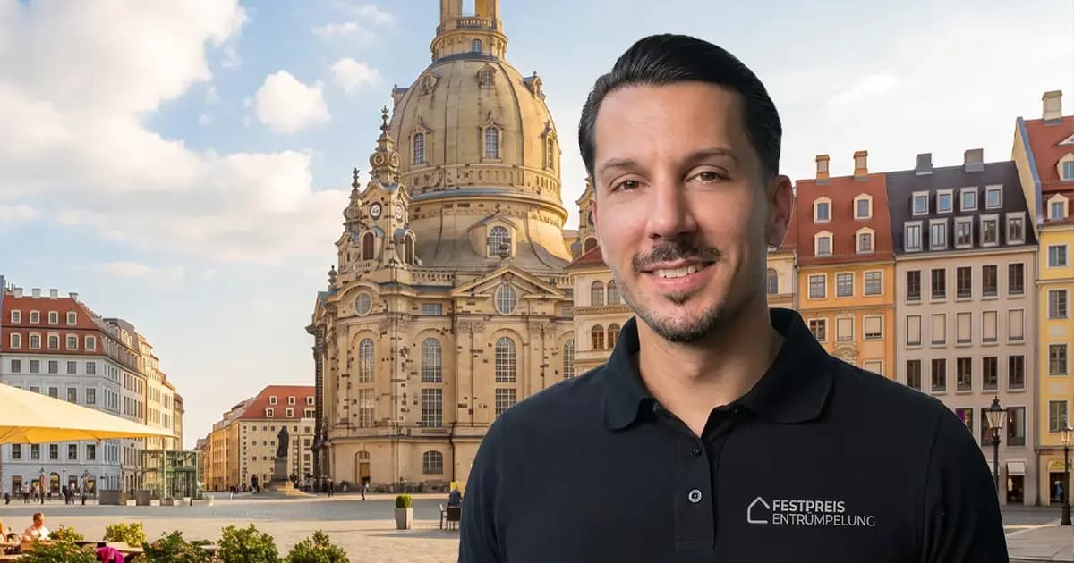 Inhaber Lukas Frahm von Festpreis Entrümpelung vor der Frauenkirche in Dresden